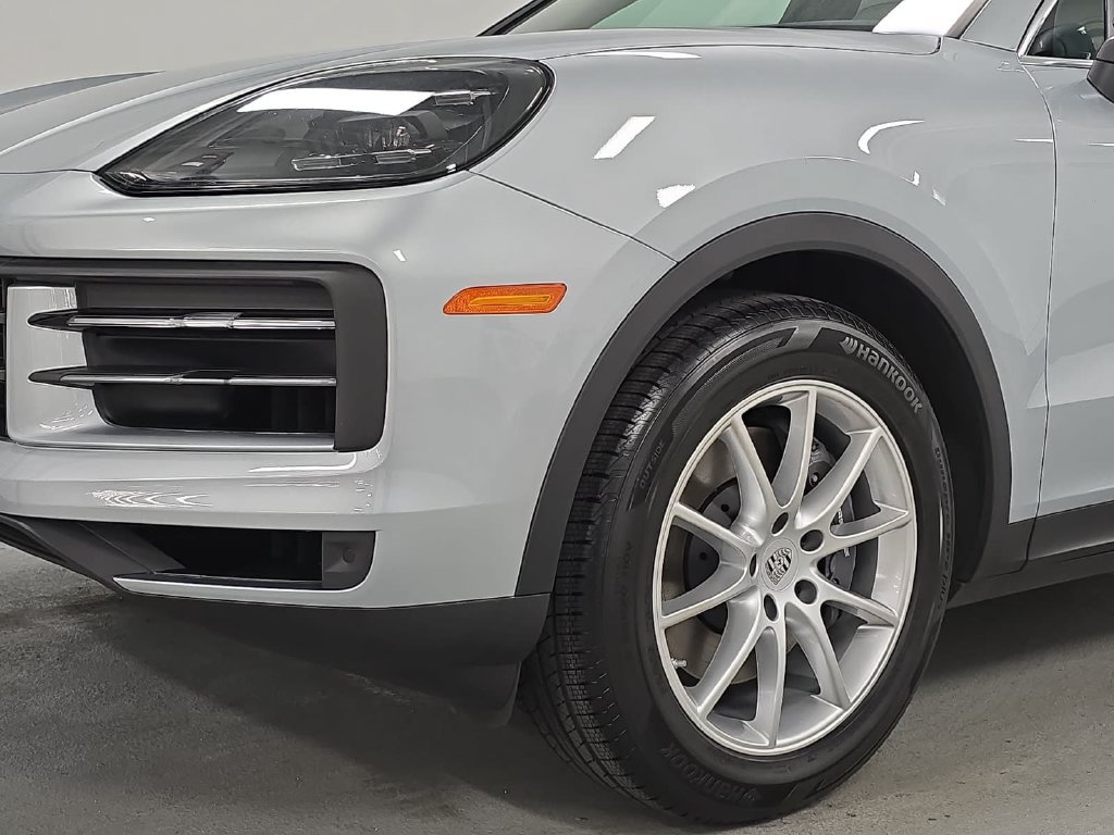 Certified 2024 Porsche Cayenne AWD/4WD image 11
