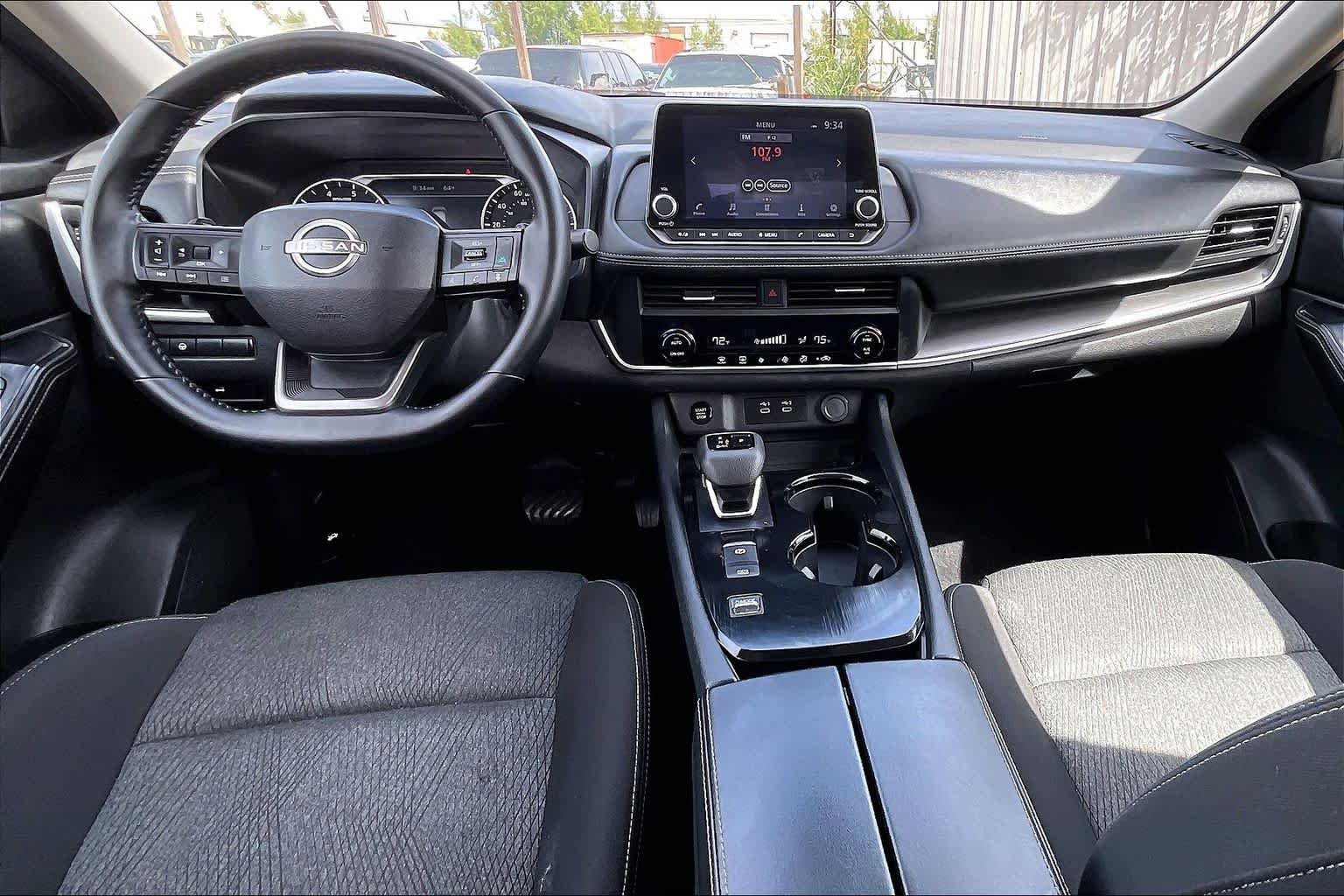 Used 2025 Nissan Rogue SV FWD image 16