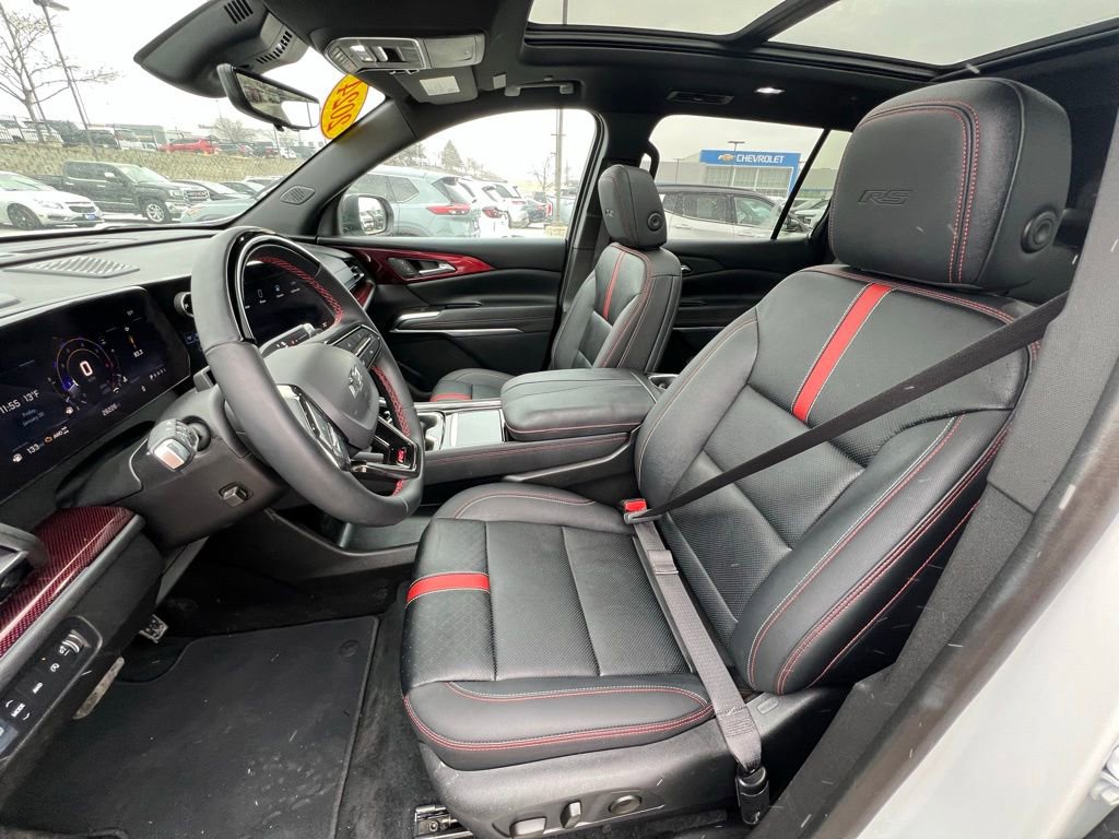 Used 2024 Chevrolet Traverse RS image 18