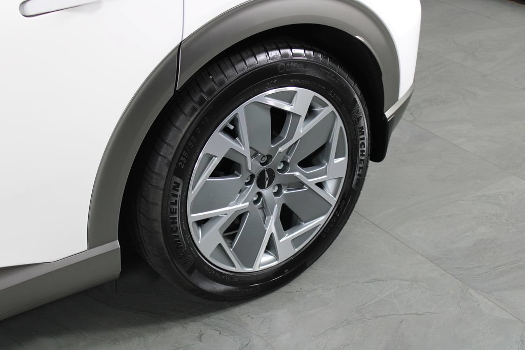 Used 2025 Genesis GV60 RWD image 11