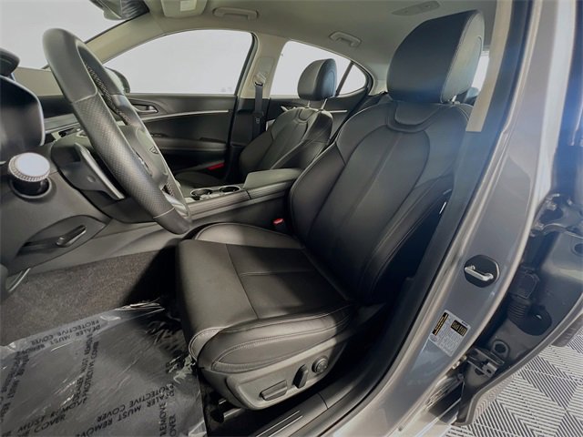 Used 2025 Genesis G70 2.5T image 9