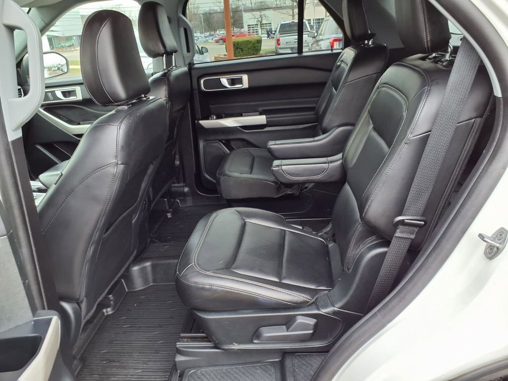 Certified 2022 Ford Explorer XLT w/ Equipment Group 202A image 11