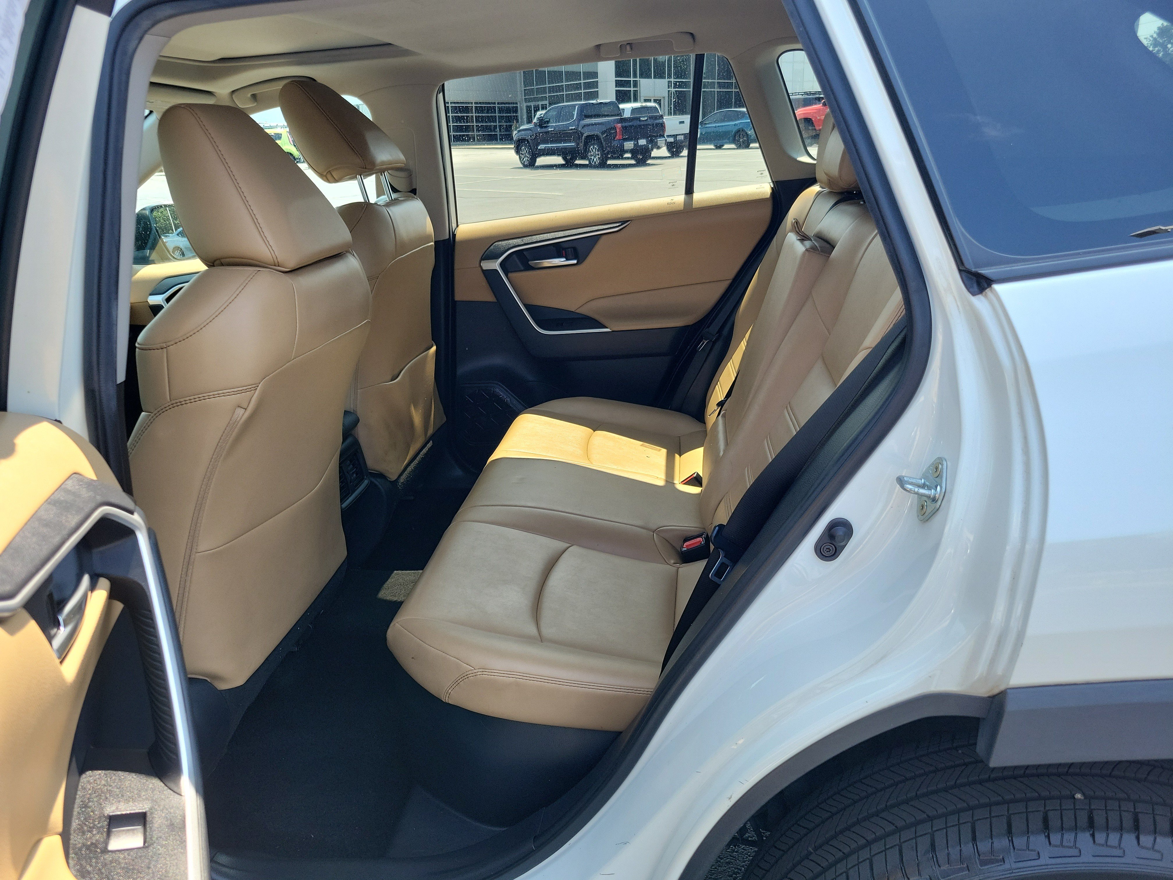 Certified 2021 Toyota RAV4 XLE Premium AWD/4WD image 14