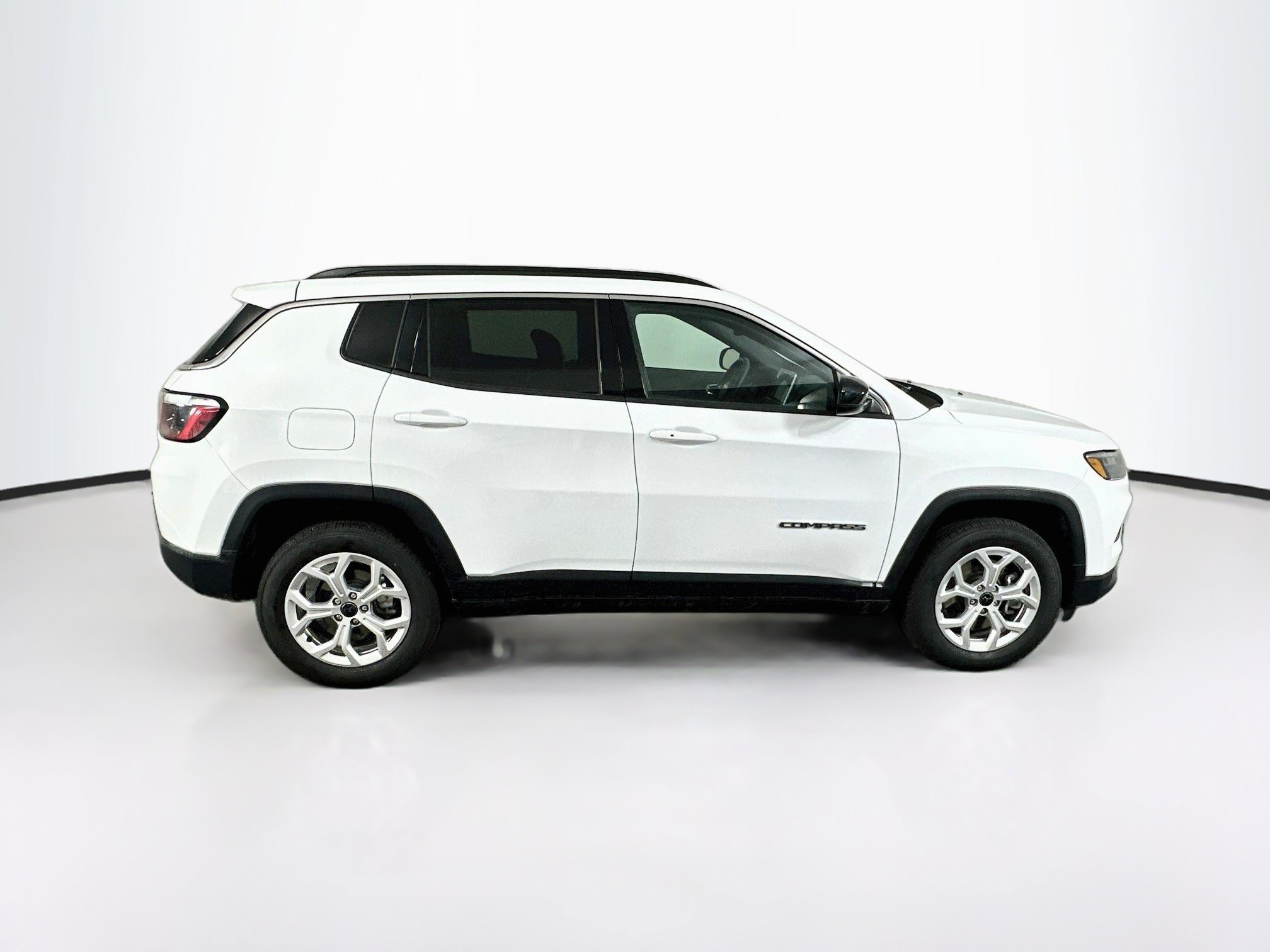 Used 2025 Jeep Compass Latitude w/ Sun & Sound Group AWD/4WD image 10