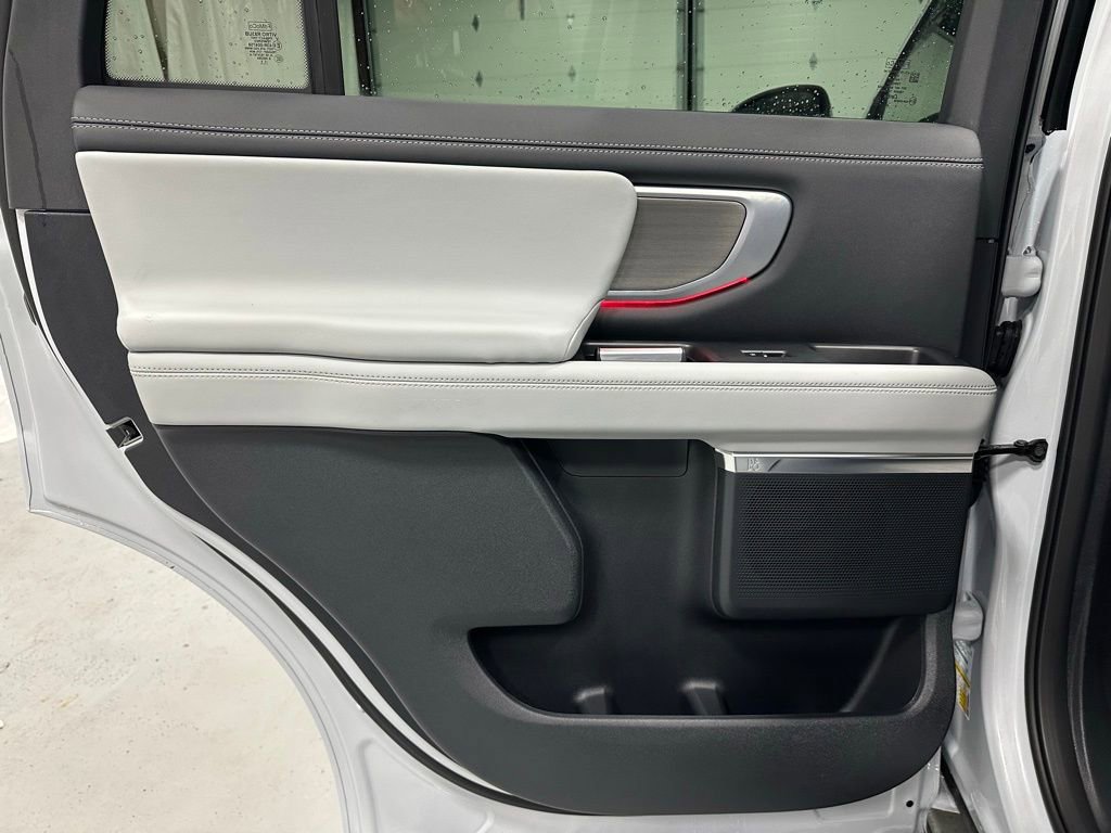 Used 2025 Ford Expedition Platinum image 40