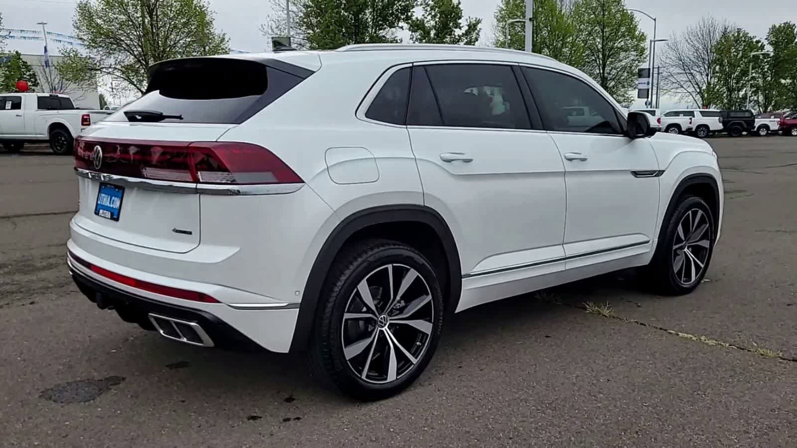 Used 2025 Volkswagen Atlas Cross Sport SEL Premium R-Line AWD/4WD image 8
