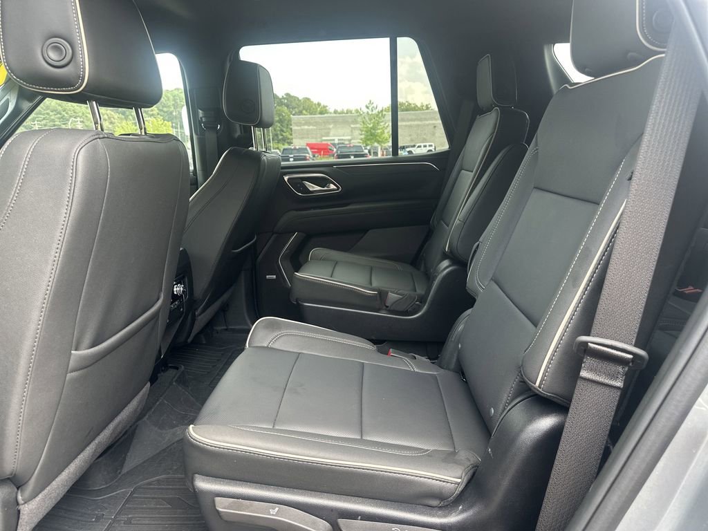 Used 2024 GMC Yukon SLT w/ SLT Luxury Package image 28