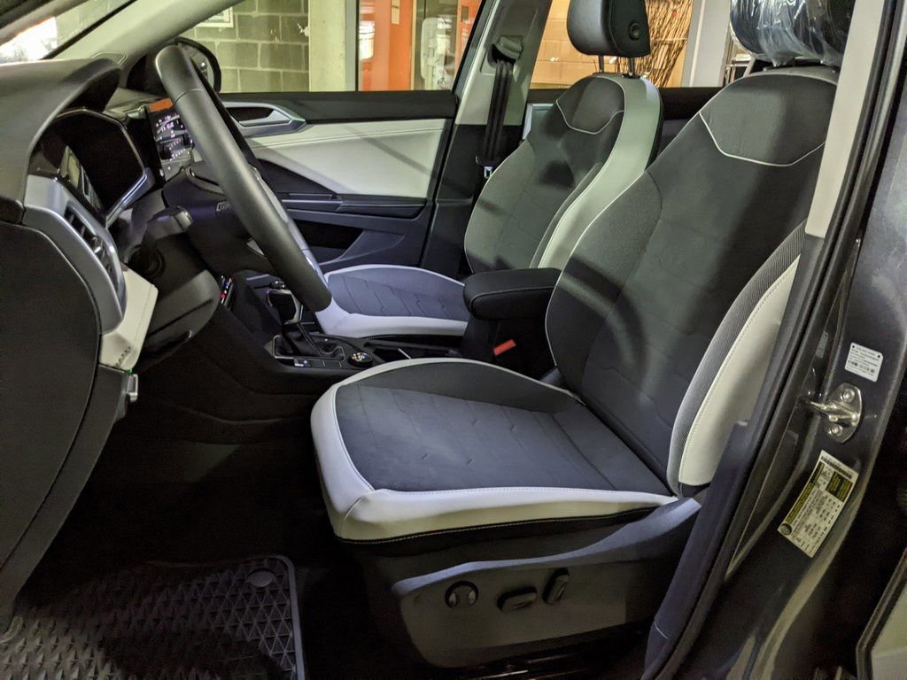 New 2025 Volkswagen Taos SE image 11