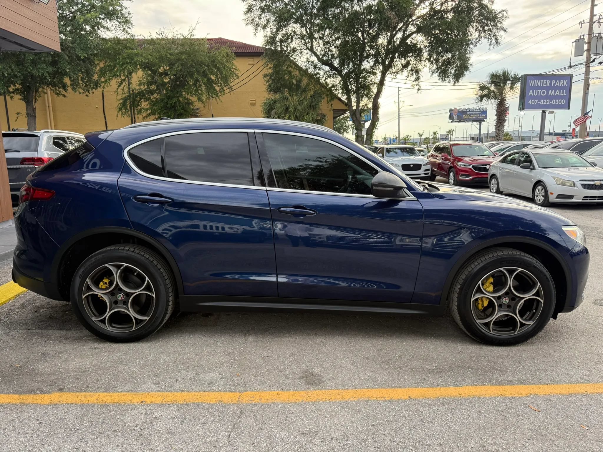 Used 2018 Alfa Romeo Stelvio AWD image 4