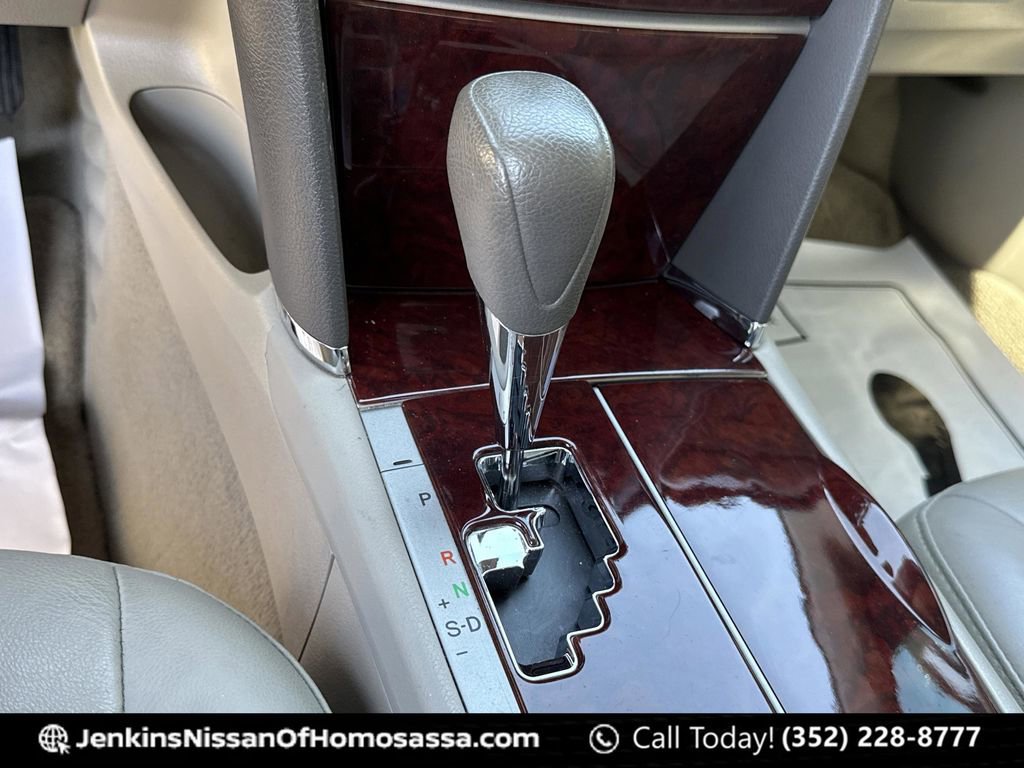 Used 2010 Toyota Camry LE image 32