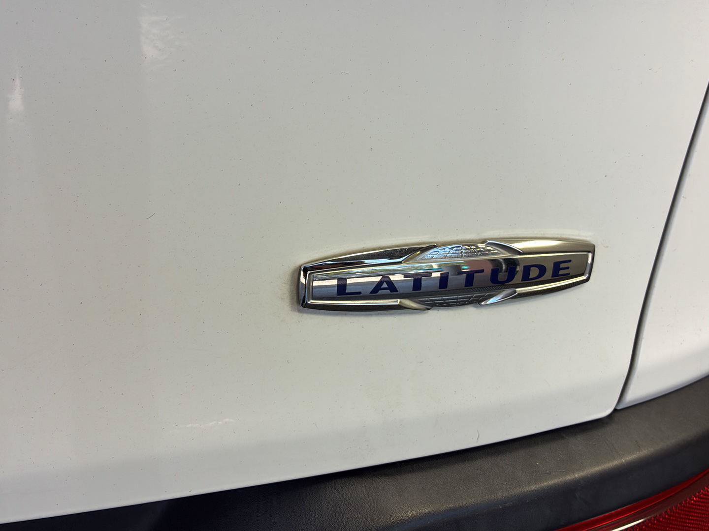 Used 2015 Jeep Cherokee Latitude w/ Cold Weather Group FWD image 8
