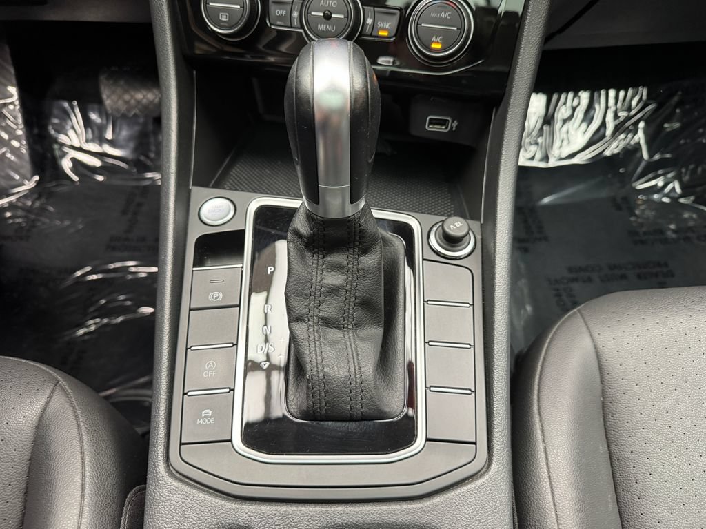 Used 2019 Volkswagen Jetta SEL w/ Cold Weather Package FWD image 20
