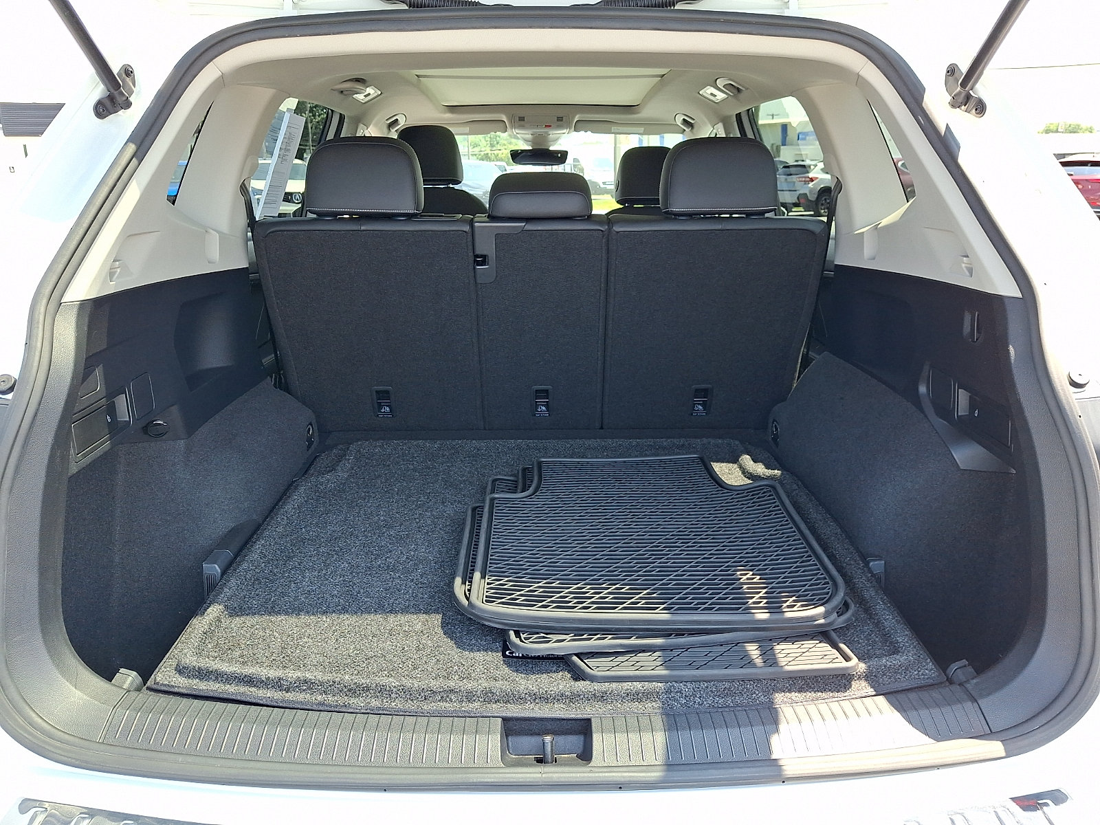 Used 2022 Volkswagen Tiguan SE AWD/4WD image 29