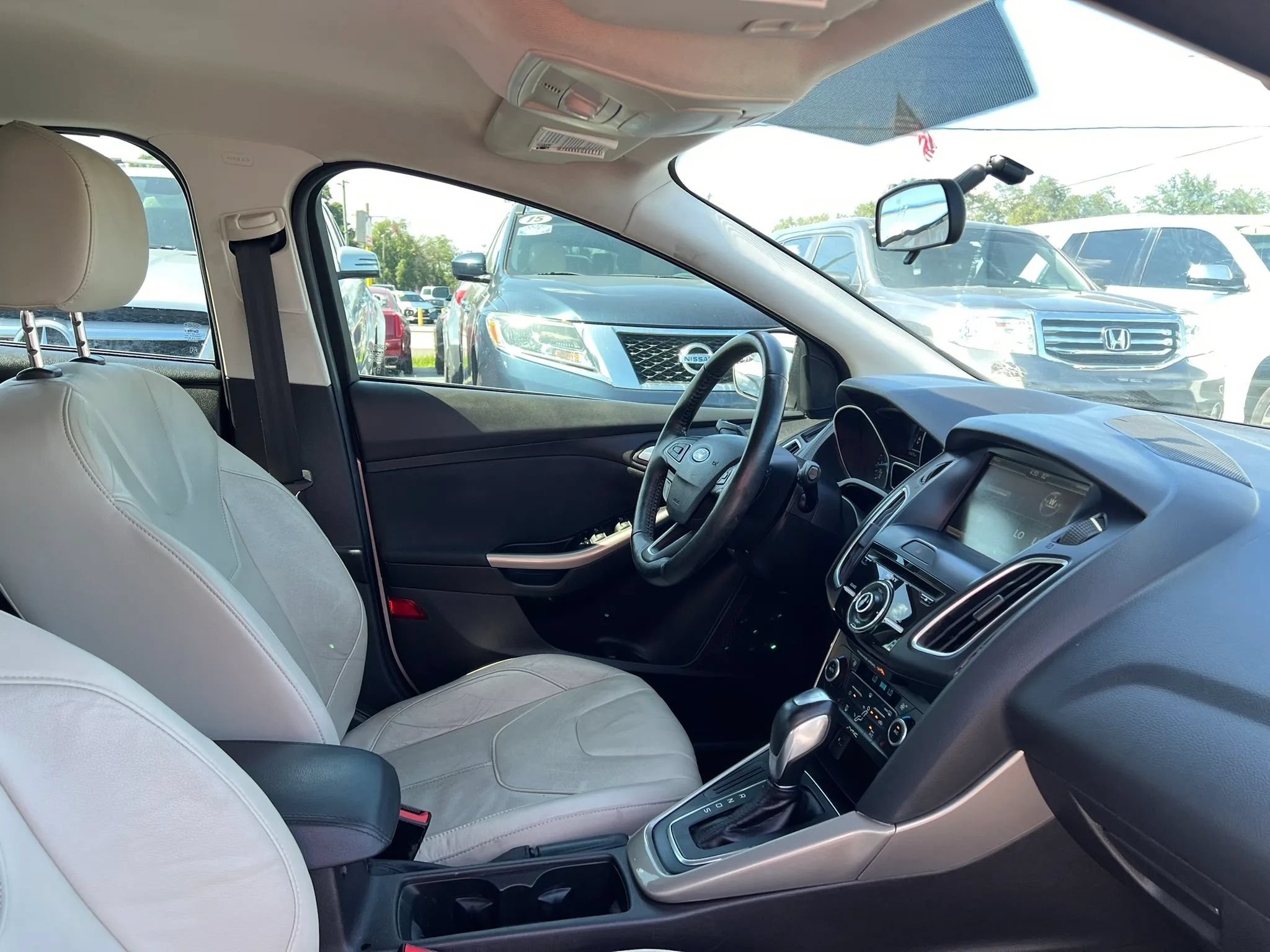 Used 2015 Ford Focus Titanium FWD image 17