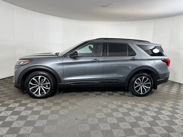 Used 2025 Ford Explorer ST-Line image 6