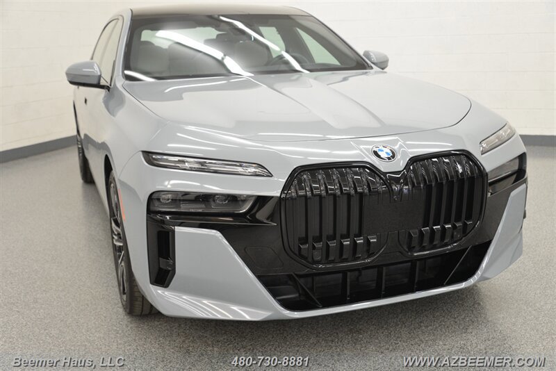 Used 2023 BMW 760i xDrive w/ Executive Package AWD/4WD image 5