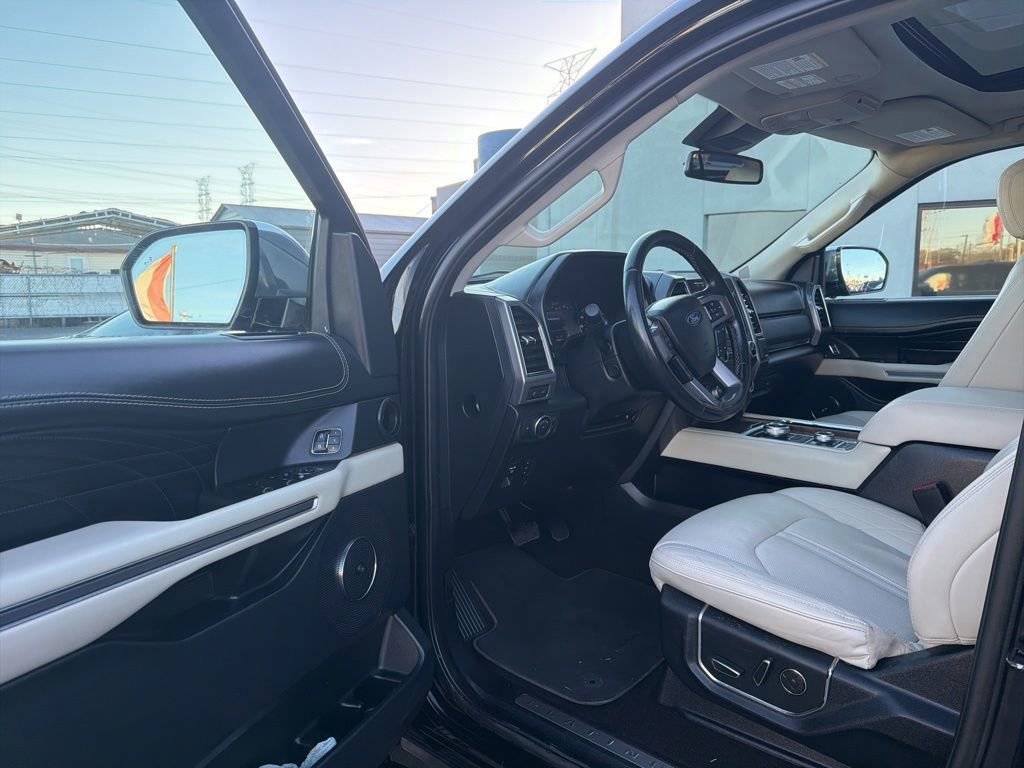 Used 2020 Ford Expedition Platinum image 19