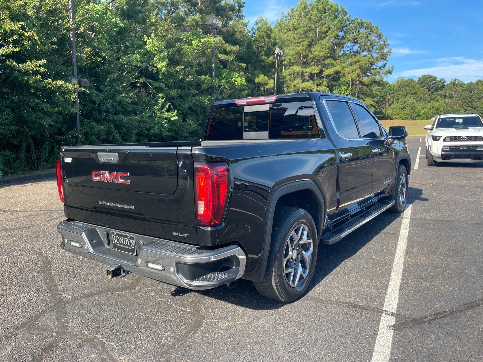Used 2022 GMC Sierra 1500 SLT w/ SLT Premium Plus Package RWD image 17