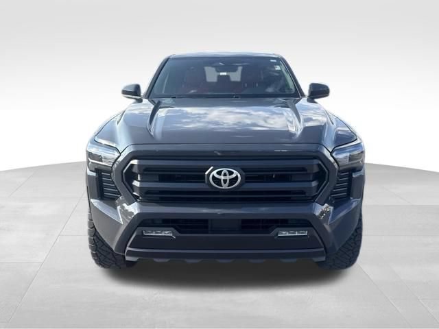 Used 2025 Toyota Tacoma SR5 AWD/4WD image 8