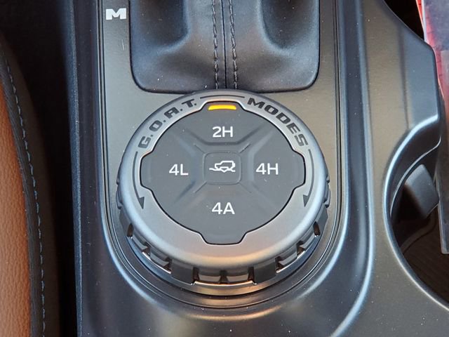 New 2024 Ford Bronco Outer Banks w/ Sasquatch Package AWD/4WD image 24