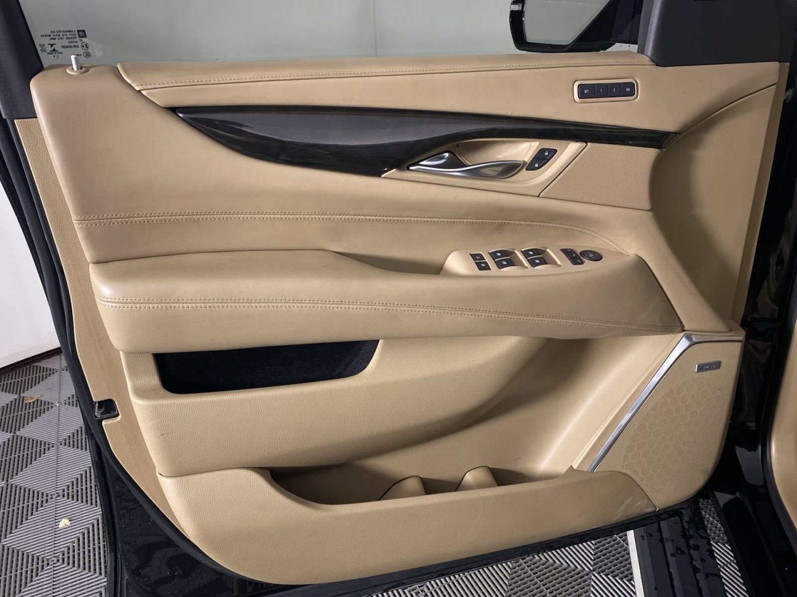 Certified 2020 Cadillac Escalade Platinum AWD/4WD image 13
