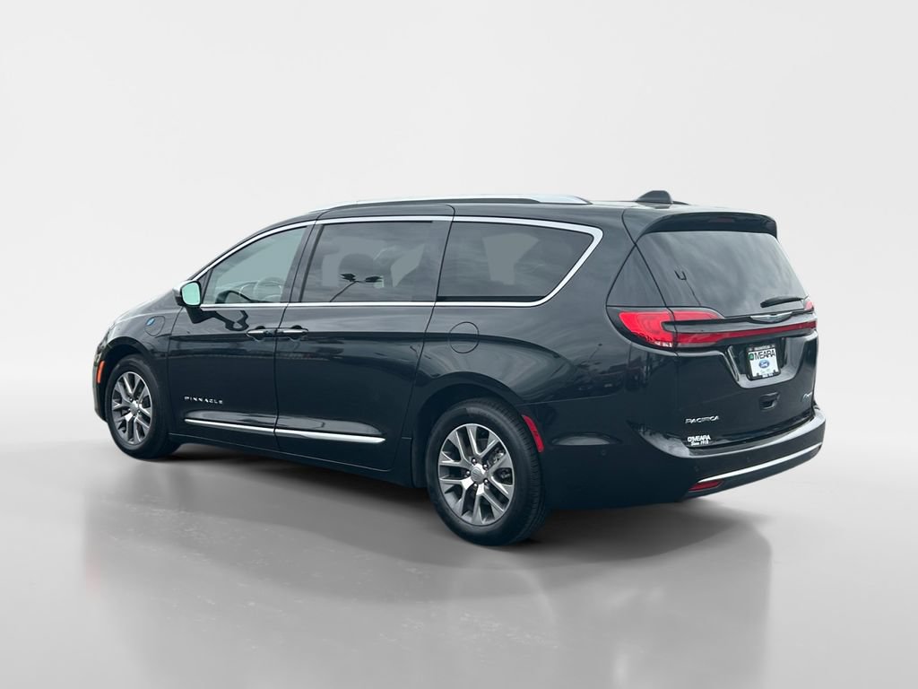 Used 2021 Chrysler Pacifica Pinnacle FWD image 3