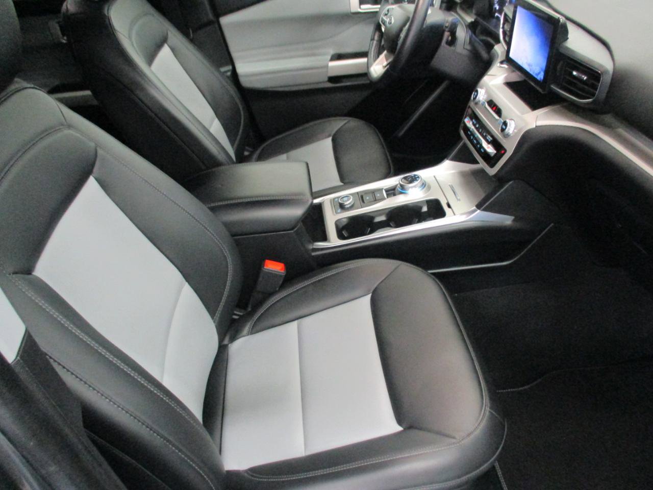 Used 2023 Ford Explorer XLT w/ Equipment Group 202A image 14