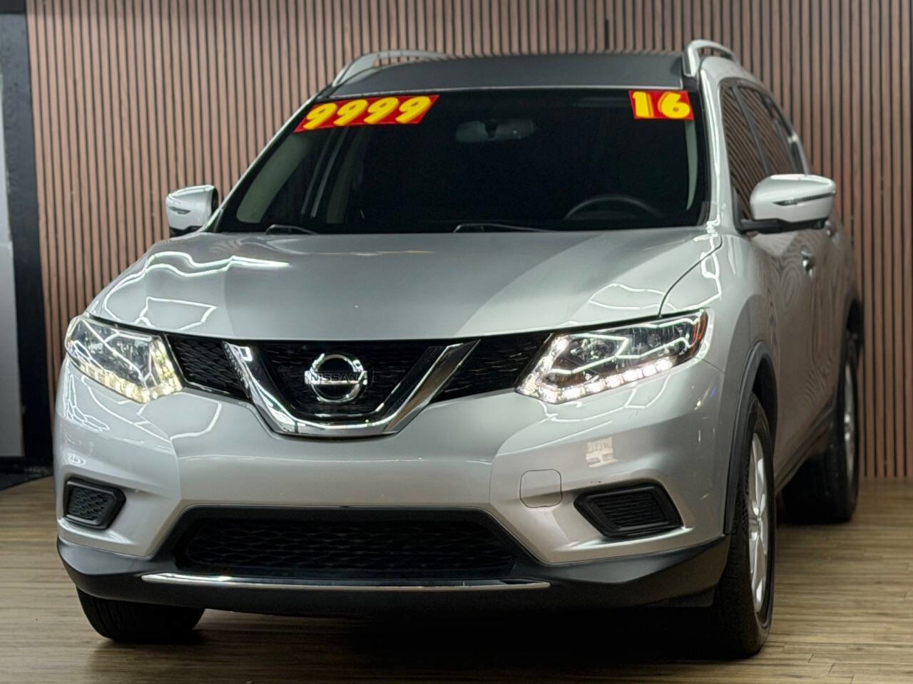 Used 2016 Nissan Rogue SV w/ SV Premium Package FWD image 1