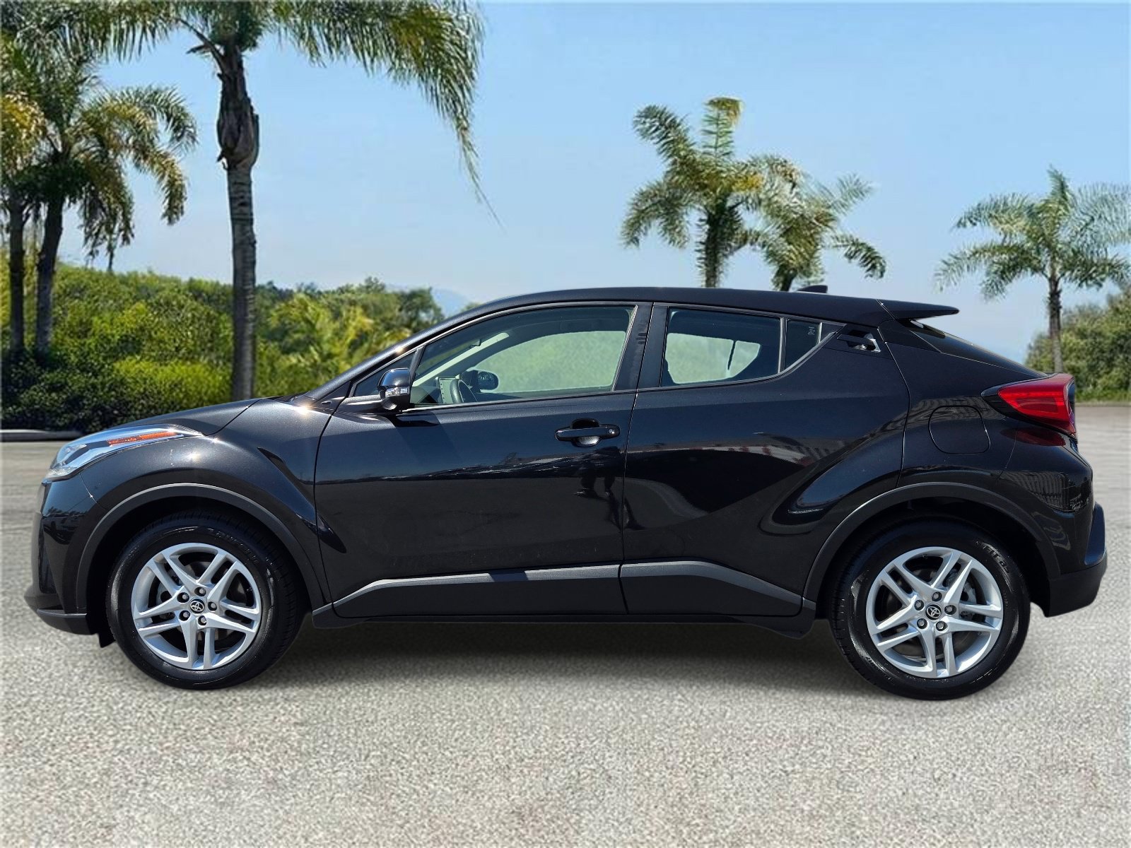 Used 2021 Toyota C-HR LE FWD video 2