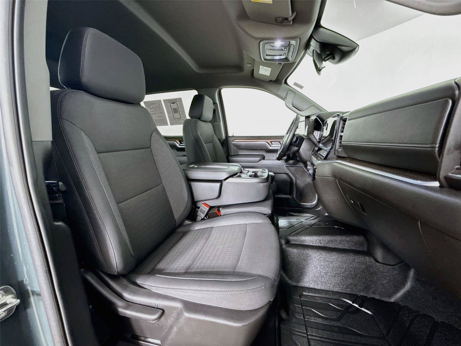 Used 2025 Chevrolet Silverado 1500 LT AWD/4WD image 28