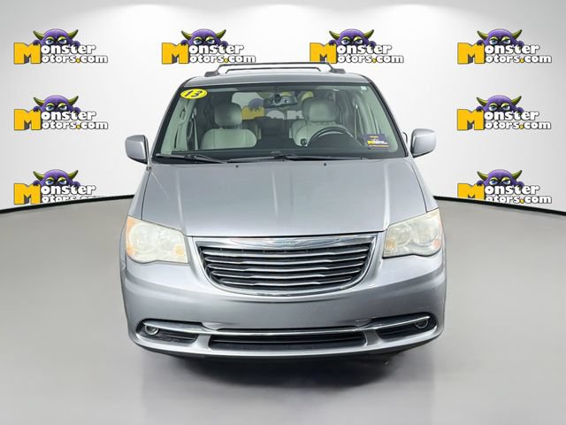 Used 2013 Chrysler Town & Country Touring FWD image 2