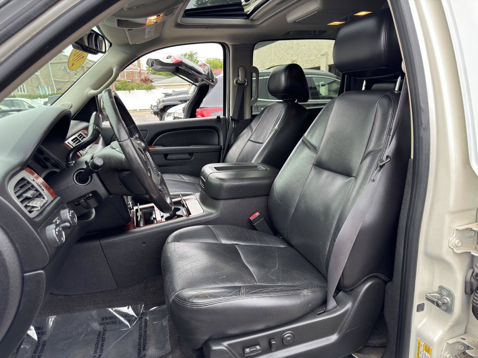 Used 2011 Chevrolet Avalanche LTZ AWD/4WD image 21
