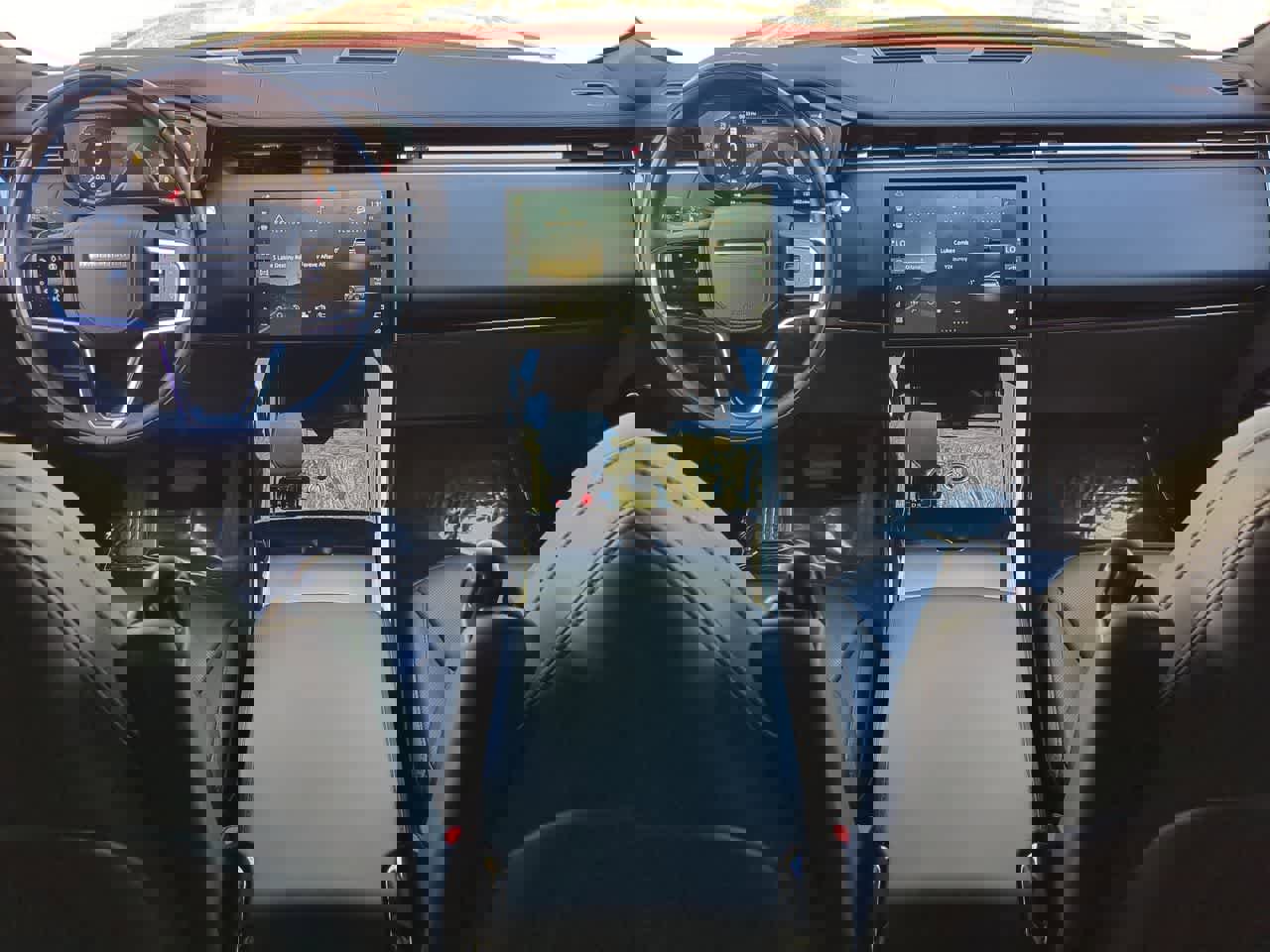 Used 2025 Land Rover Range Rover Sport SE image 16