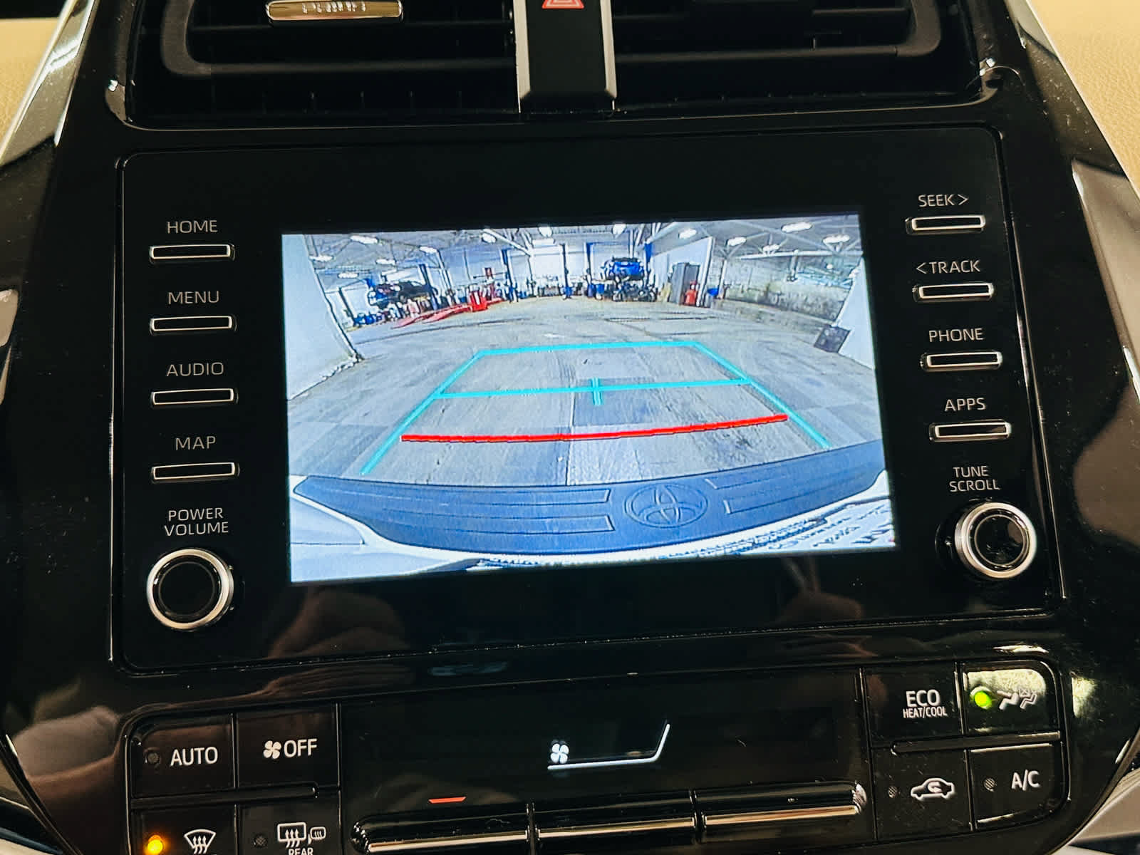 Used 2020 Toyota Prius XLE AWD/4WD image 12
