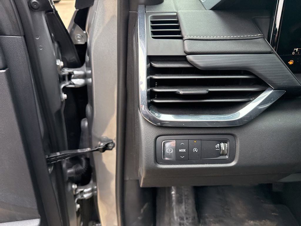 Used 2025 GMC Acadia Elevation image 12