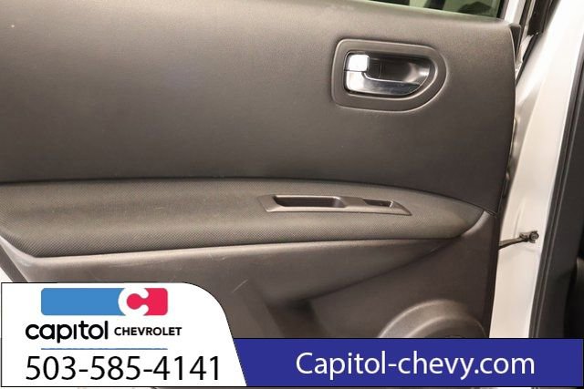 Used 2015 Nissan Rogue S w/ Convenience Package FWD image 25