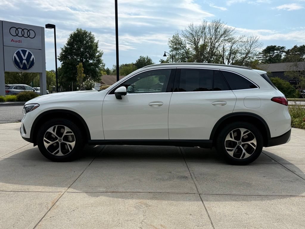 Used 2025 Mercedes-Benz GLC 350e 4MATIC image 6