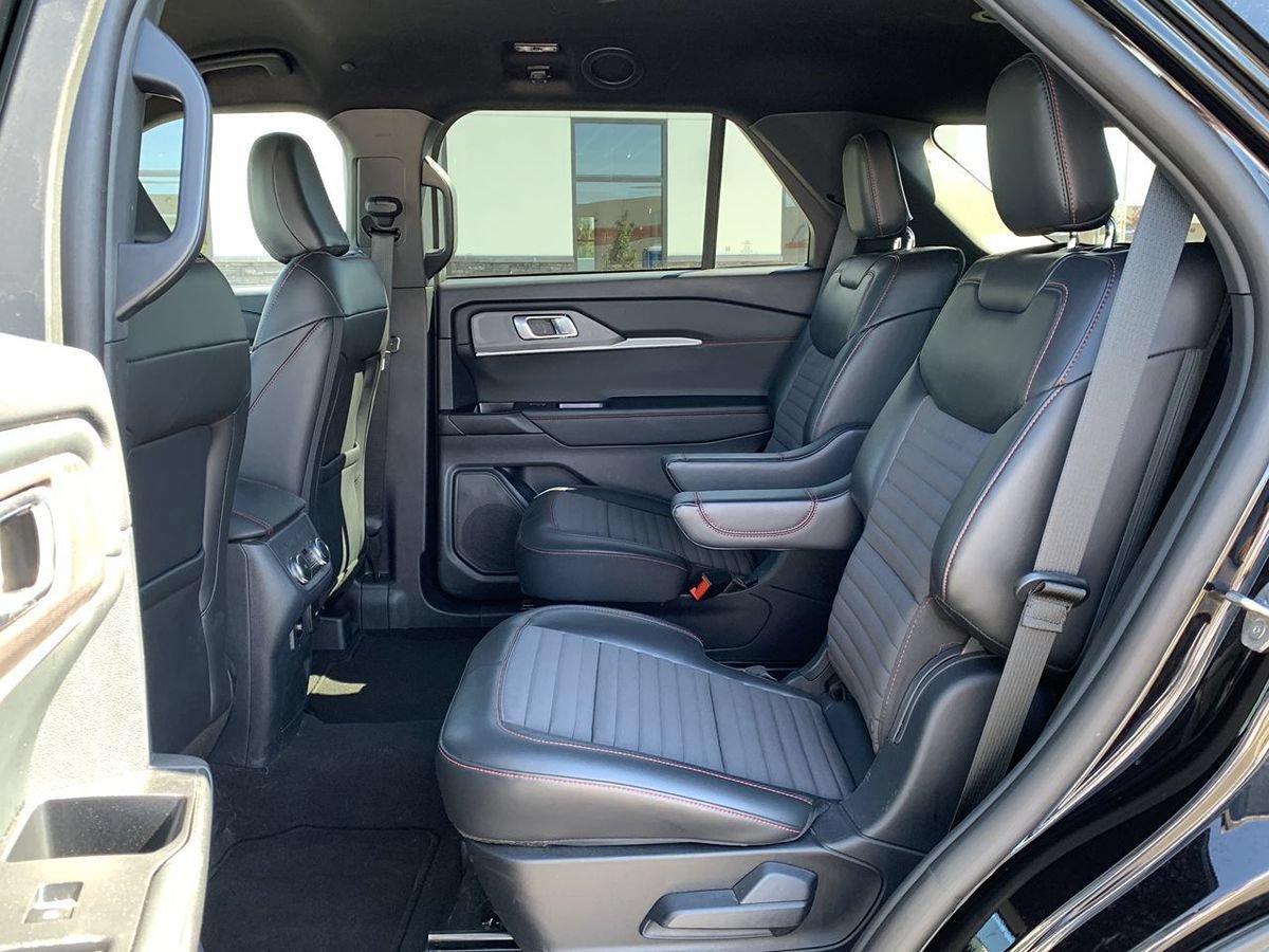 Used 2025 Ford Explorer ST-Line AWD/4WD image 28
