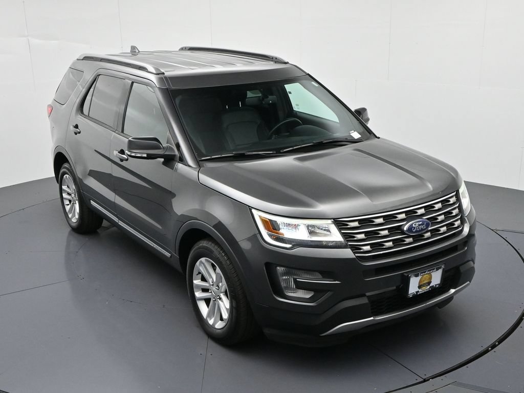 Used 2017 Ford Explorer XLT w/ Equipment Group 202A FWD image 16
