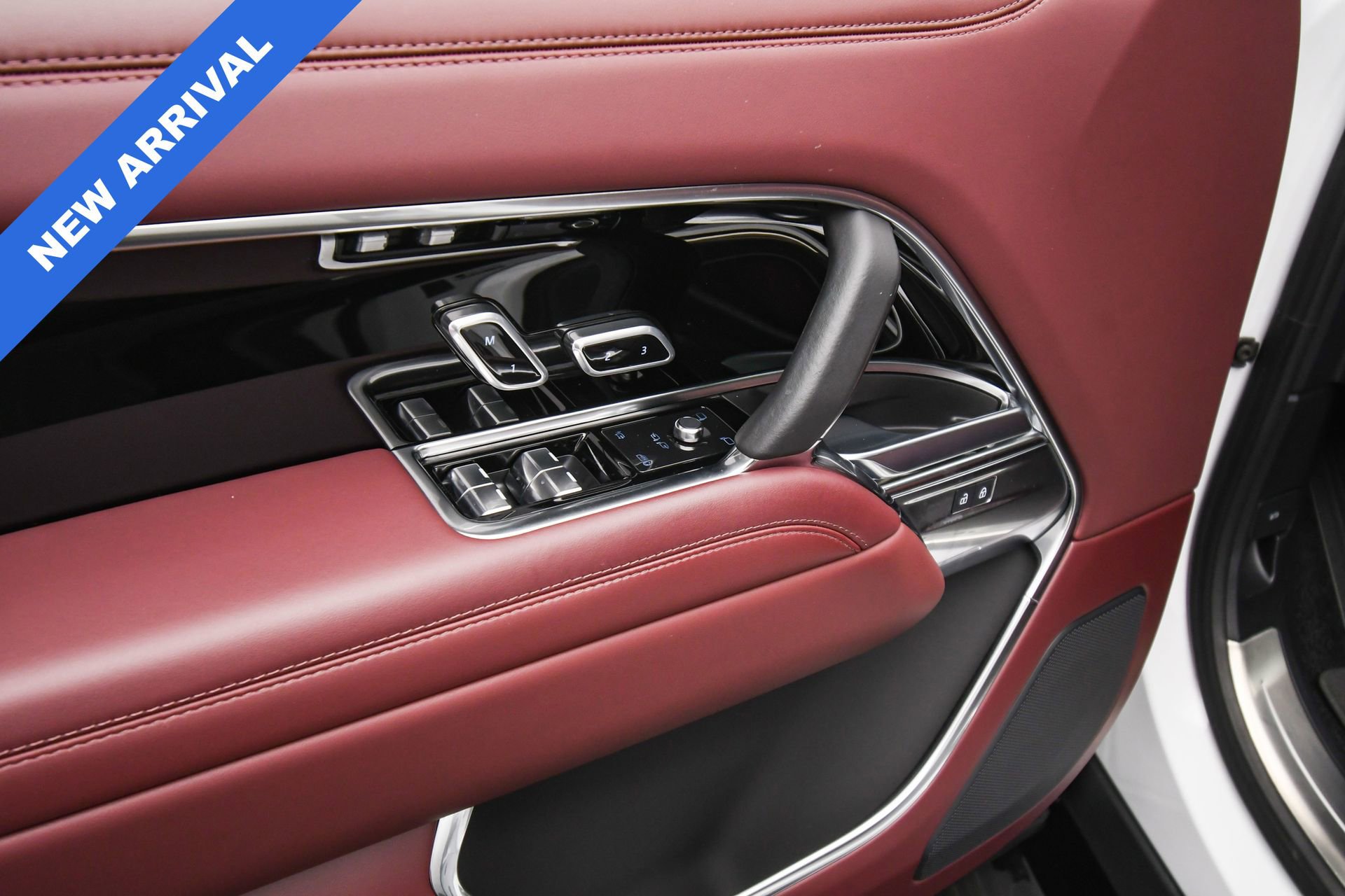 Used 2025 Land Rover Range Rover SE image 45