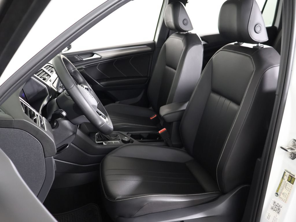 Used 2024 Volkswagen Tiguan SE R-Line AWD/4WD image 33