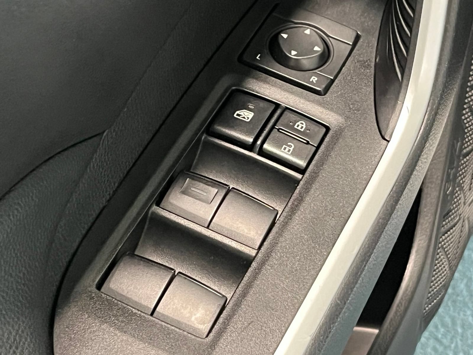 Used 2025 Toyota RAV4 LE AWD/4WD image 34