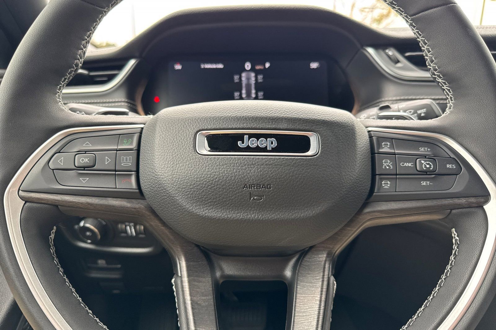 New 2025 Jeep Grand Cherokee Limited w/ Luxury Tech Group II image 29