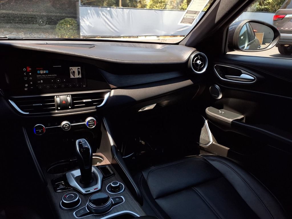 Used 2022 Alfa Romeo Giulia Ti RWD image 33
