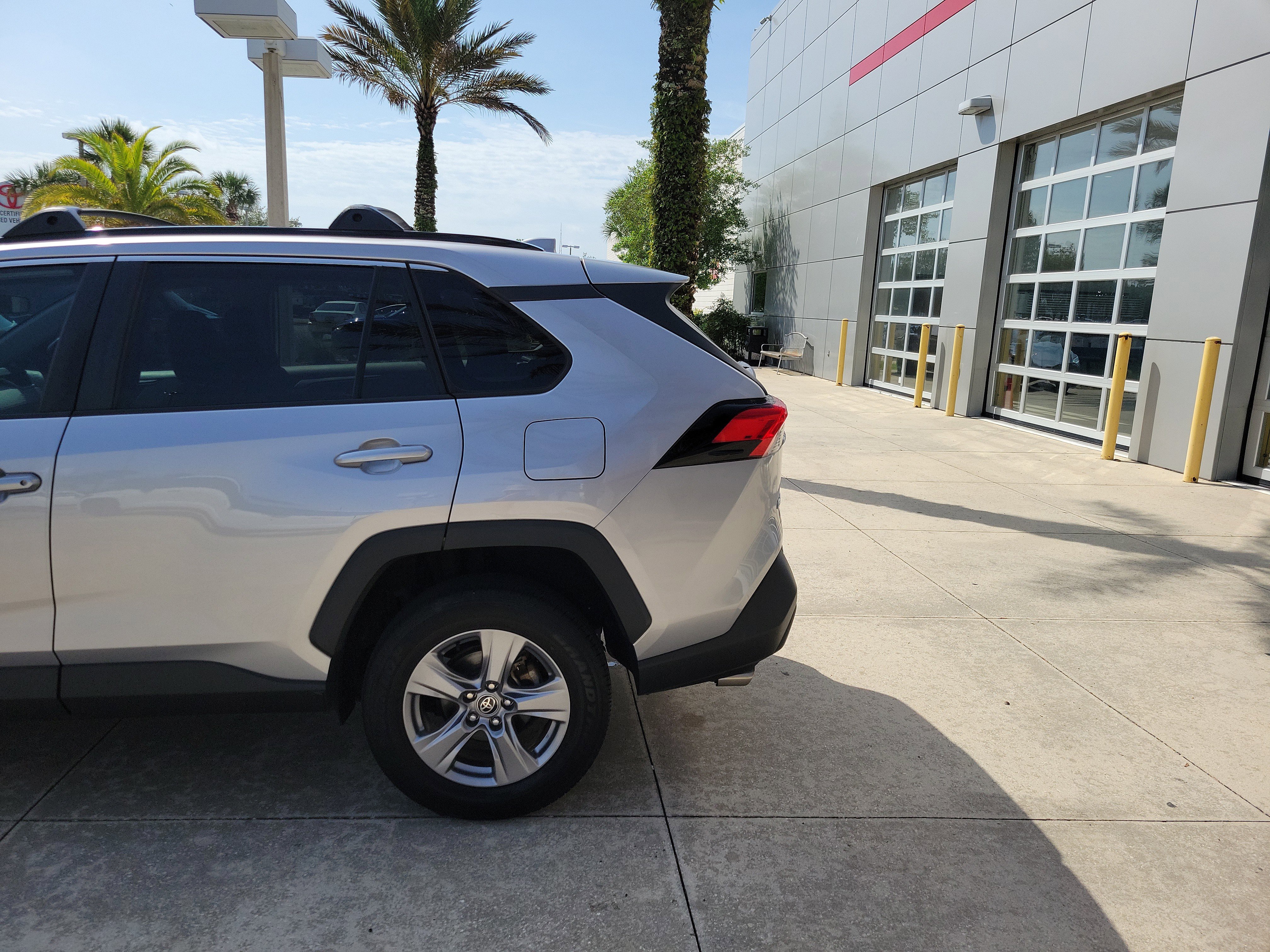 Certified 2023 Toyota RAV4 XLE w/ Convenience Package FWD image 4