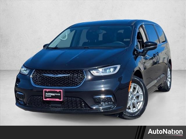 Used 2023 Chrysler Pacifica Touring-L