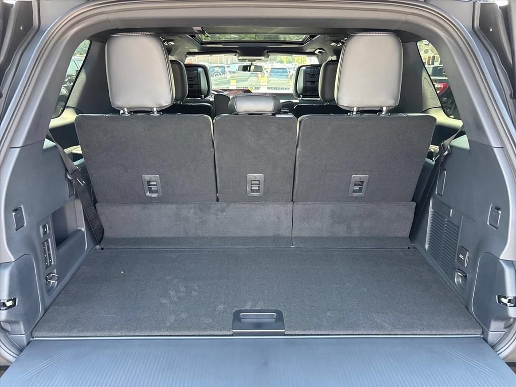 New 2027 Ford Expedition Platinum w/ Stealth Performance Package AWD/4WD image 7
