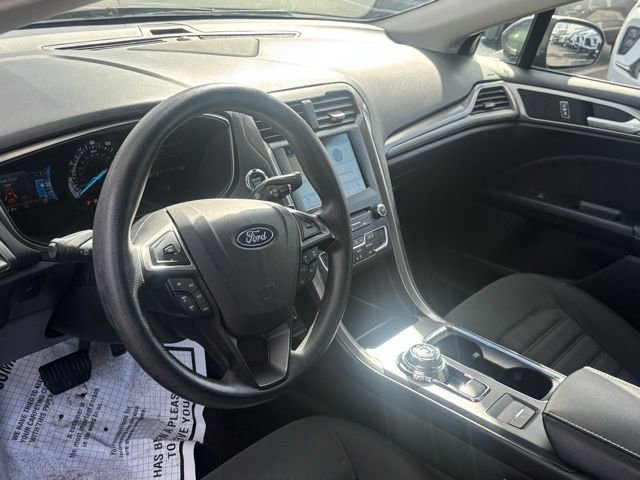 Used 2018 Ford Fusion SE image 13