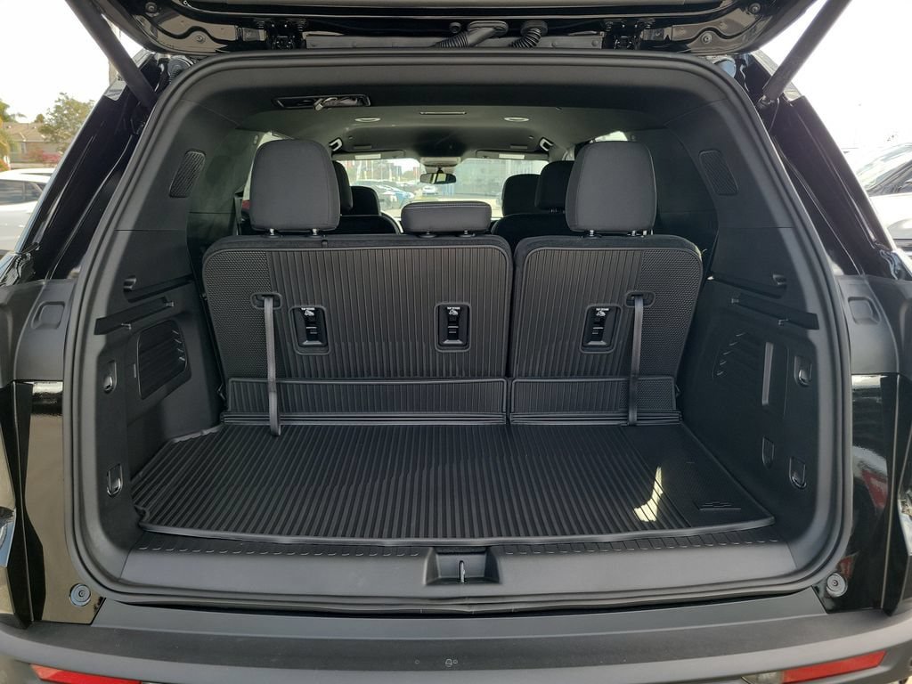 New 2027 Chevrolet Traverse LT w/ Midnight/Sport Edition FWD image 21