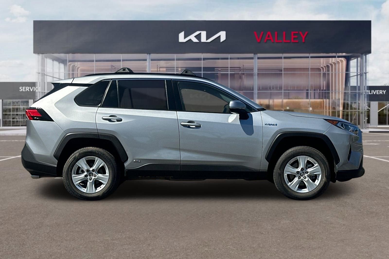Used 2020 Toyota RAV4 XLE w/ XLE Grade Weather Package image 3